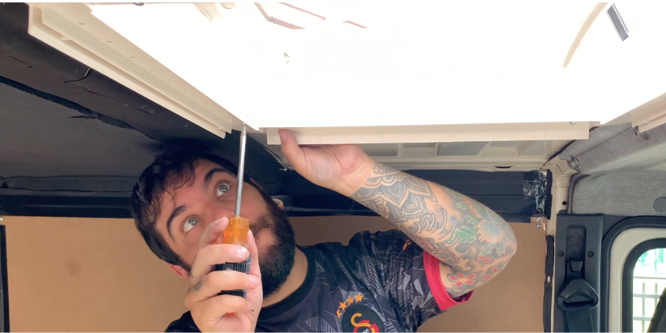 como instalar una claraboya en camper